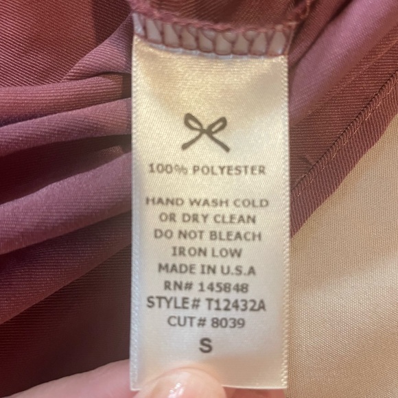 Elegant‎ Mauve Ruffle Sleeve Top - Picture 4 of 9